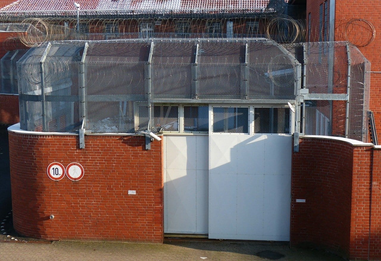 Gefängnis mit einer verschlossenen Tür